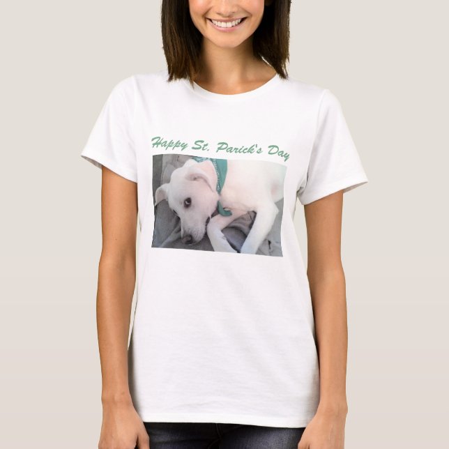 Camiseta Cachorro Branco Preguiçoso e Fofo Usando Cachecol  (Frente)