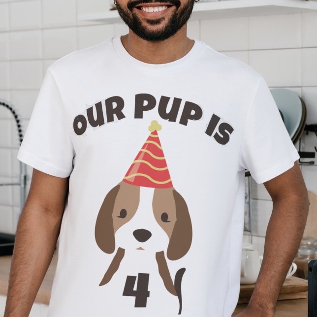 Camiseta Cachorro Cachorro Cachorro Feliz de Aniversário ("our pup is age" parents shirt for kid's puppy dog birthday party with custom age)