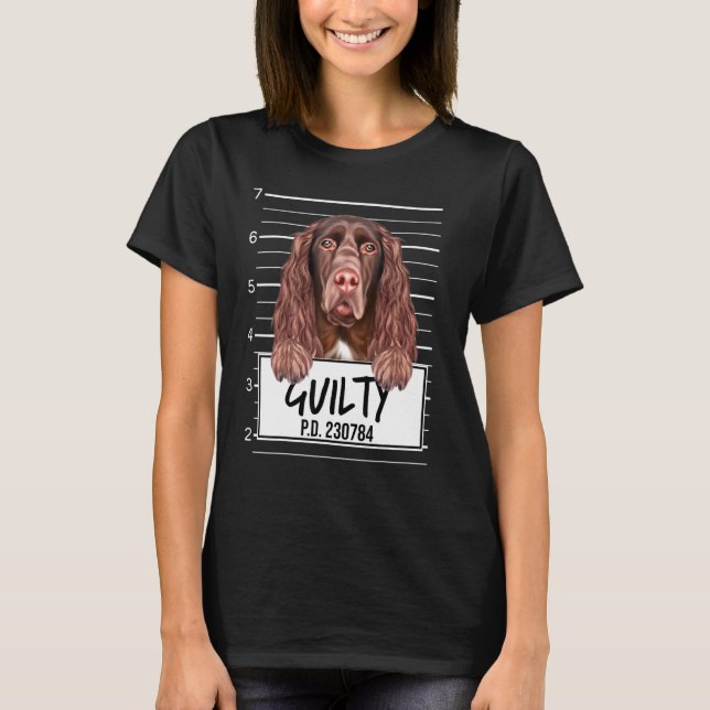 Camiseta Cachorro Culpado Mugshot Spaniel de Campo (Frente)