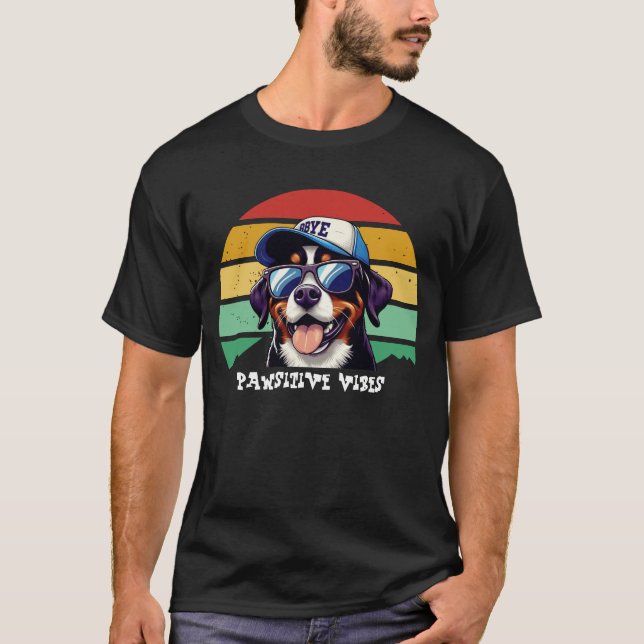 Camiseta Cachorro da Grande Suíça vestindo um boné (Frente)
