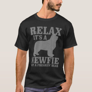 Camiseta Cachorro Da Terra Nova Relaxa Eu Sou Um Novo Não U