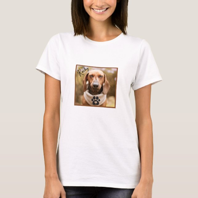 Camiseta Cachorro Dachshund Marrom com os Olhos Fechados (Frente)