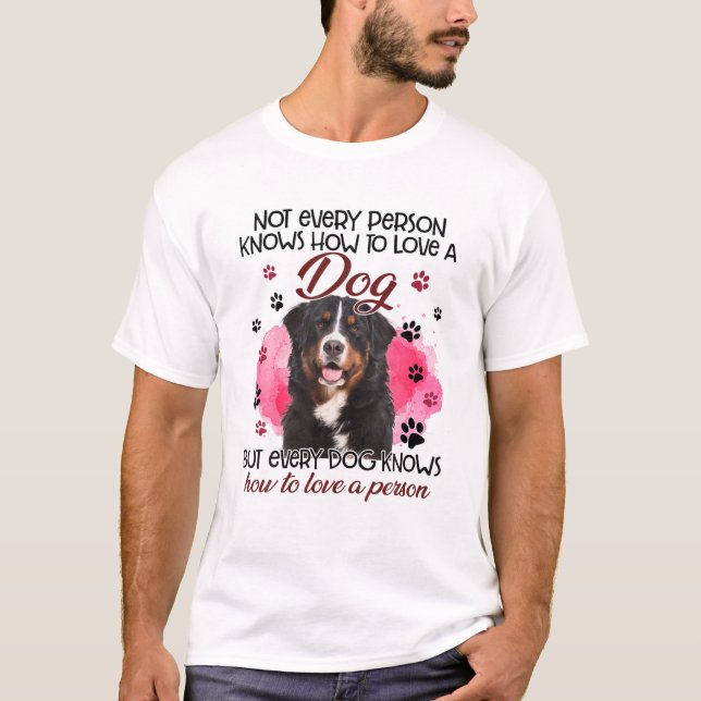 Camiseta Cachorro De Montanha Bernês Nem Toda Pessoa Sabe C (Frente)
