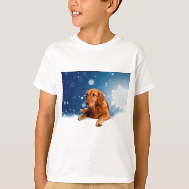 Camiseta Cachorro de Ouro giro sentado em estrelas de neve (Frente)
