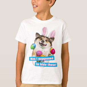 Camiseta Cachorro Deitado sobre Ovos de Páscoa
