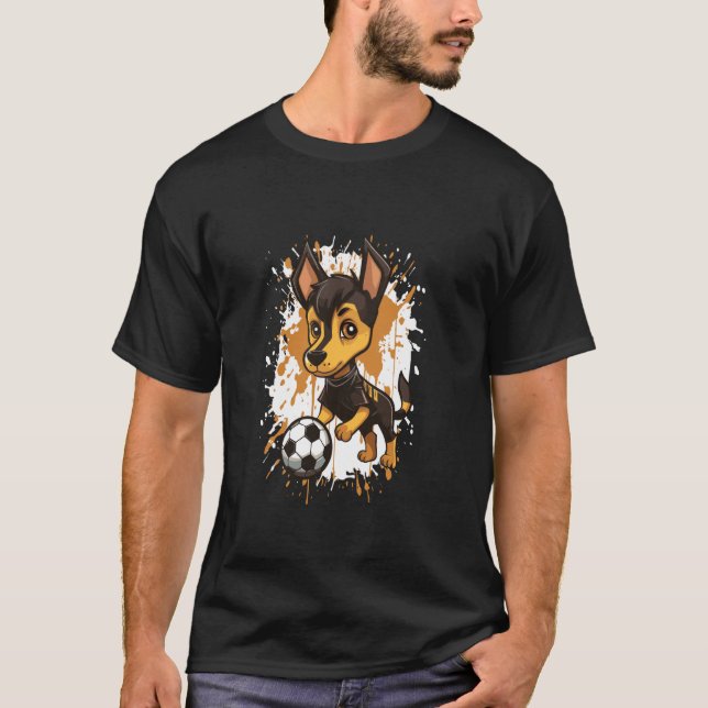 Camiseta Cachorro Doberman da Moda Jogando Futebol Comic Ti (Frente)