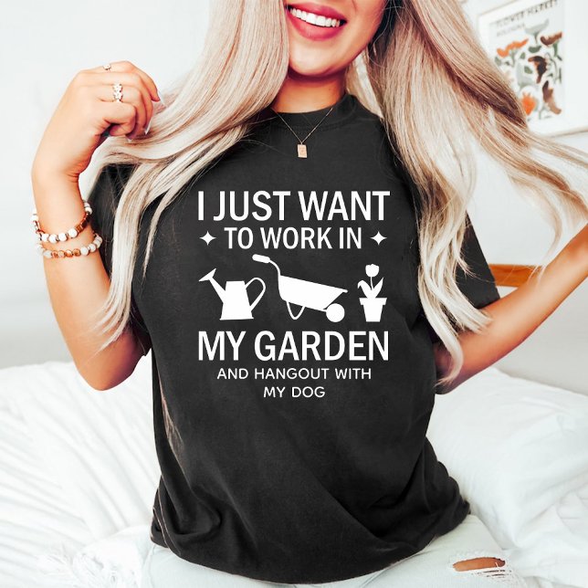Camiseta Cachorro Engraçado e Jardinagem Negro (Funny Dog and Gardening Lover Black T-Shirt)