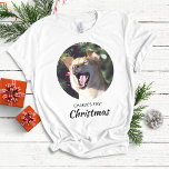 Camiseta Cachorro Engraçado Primeiro Natal Foto Personaliza<br><div class="desc">Engraçado Cachorro Primeiro Natal Personalizado Foto de Cachorro,  camisas de Natal simples e minimalistas apresentam sua foto favorita de cachorro e nome e ano,  Um na moda para o primeiro natal do seu cachorro,  Dog Lovers Gift.</div>