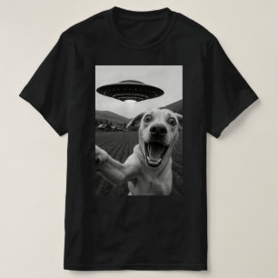 Camiseta Cachorro Fazendo Selfie com Disco Voador Alien - G