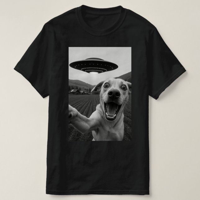 Camiseta Cachorro Fazendo Selfie com Disco Voador Alien - G (Frente do Design)