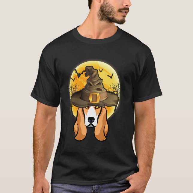 Camiseta Cachorro Galgo Bruxa Chapéu Com Lua Dia das Bruxas (Frente)