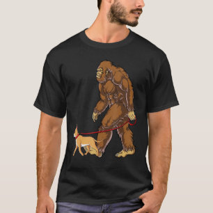 Camiseta Cachorro Grande Caminhando Chihuahua Funny Sasquat
