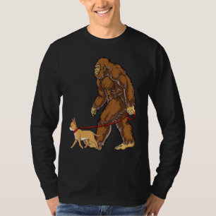 Camiseta Cachorro Grande Caminhando Chihuahua Funny Sasquat