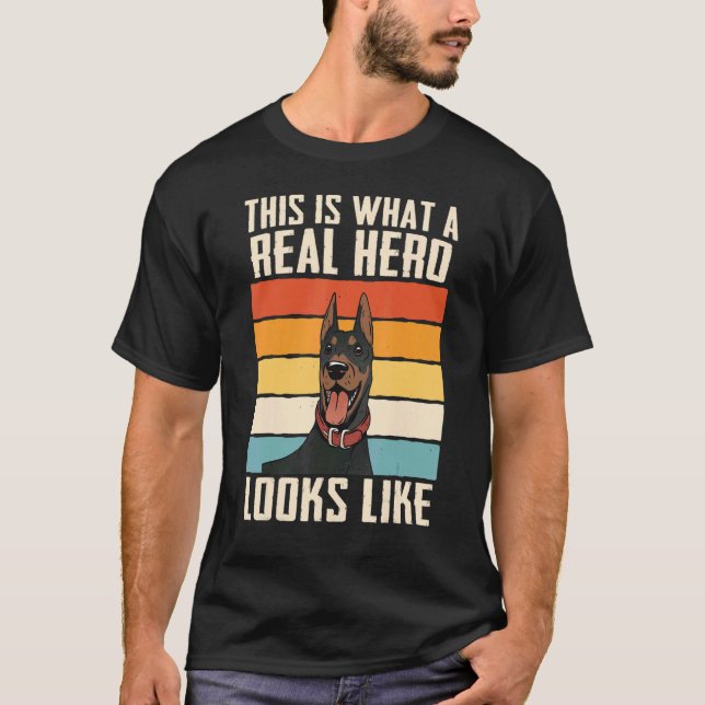 Camiseta Cachorro Herói Doberman Pinscher Na Moda (Frente)