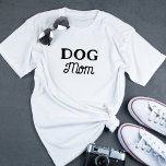 Camiseta Cachorro Mãe | Proprietário de Pet de Script Retro<br><div class="desc">Cachorro Mãe | T-Shirt Proprietário de Pet Proprietário de Letra Simples</div>