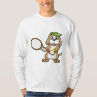 Cachorro na Tênis com Tênis raquete e Boné