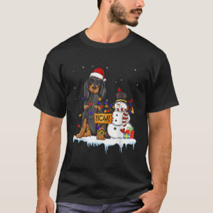 Camiseta Cachorro Negro E Tan Coonhound Vestindo chapéu de