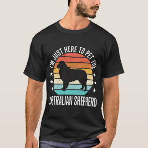Camiseta Cachorro Pastor Australiano Retro Acariciando Cão