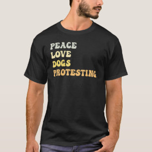 Camiseta Cachorros de Paz Protestando Retro