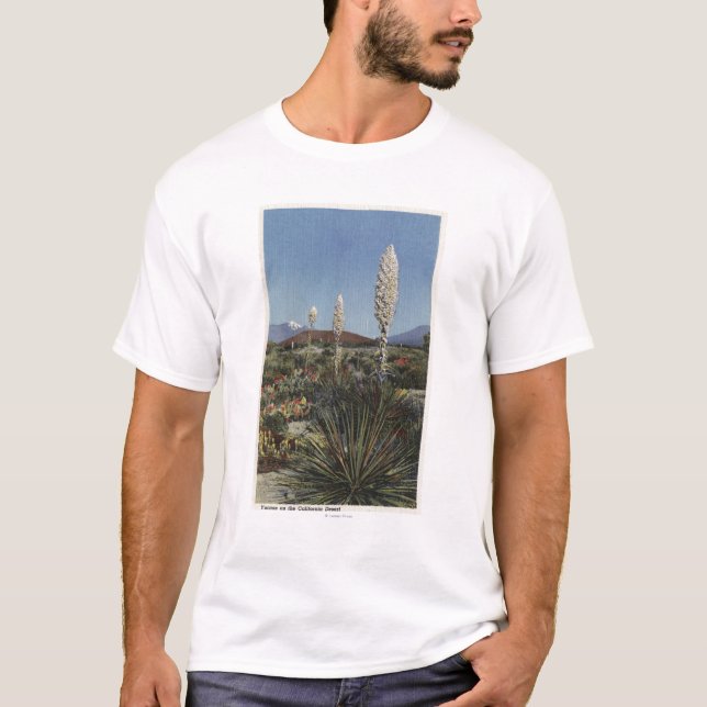 Camiseta Cactos de CaliforniaYucca na flor no deserto (Frente)