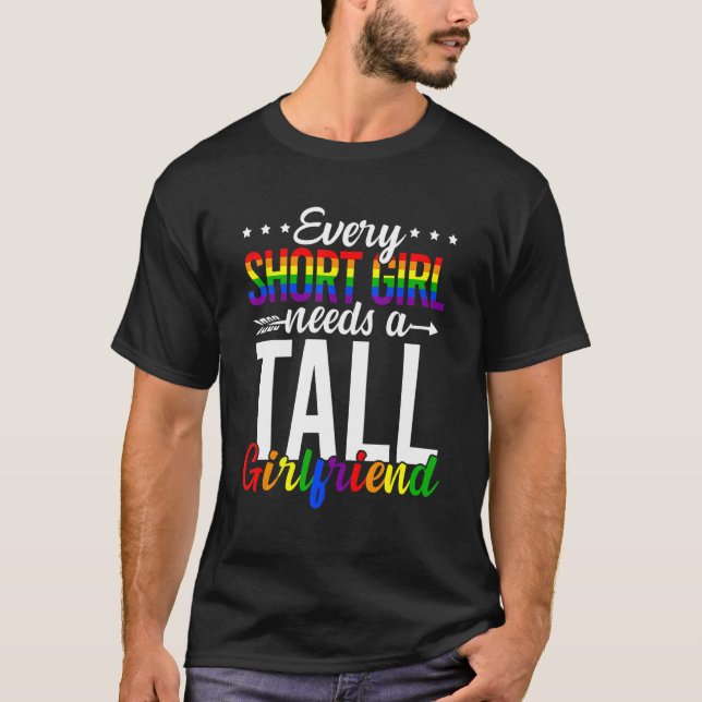 Camiseta Cada Menina Curta Precisa De Um Gay Lgbt Namorada  (Frente)