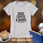 Camiseta Cães Café e Livros Texto Personalizado O Que Você<br><div class="desc">O que faz sua vida completa? Cachorros,  café,  livros ou algo assim? Basta adicionar seus "amores" às 4 linhas de texto personalizado para criar uma camisa única mostrando as coisas que fazem sua vida competir. Altere ou exclua facilmente qualquer linha de texto.</div>