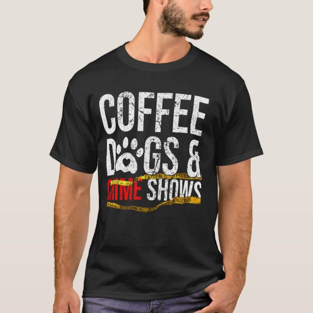 Camiseta Cães Cafés e Programas Criminais (Frente)