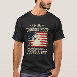 Camiseta Cães Na Minha Hora Mais Sombria Eu Procurei Uma Mã