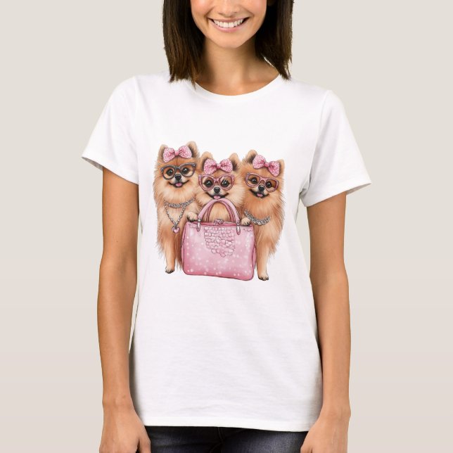 Camiseta Cães Pomeranianos Fashionáveis, Bolsa Rosa (Frente)