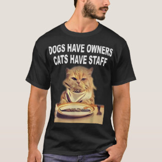 Camiseta Cães Têm Proprietários, Gatos Têm Humor Funcionari