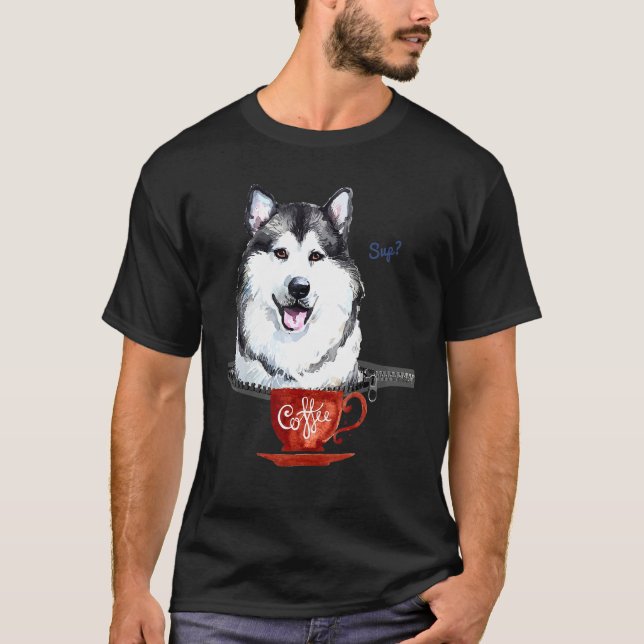 Camiseta Café bebendo Com Malamute Do Alaskan (Frente)