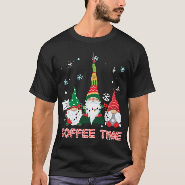 Camiseta Café com Três Gnomos Feliz Cos De Natal (Frente)