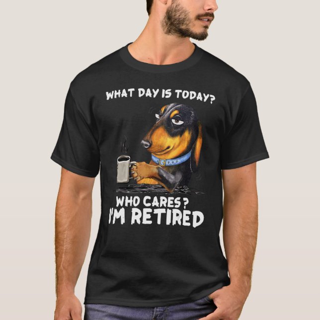 Camiseta Café Dachshund Que Dia É Hoje Quem Prende Iu201 (Frente)