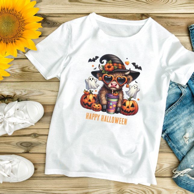 Camiseta Café do Ensino Superior do Halloween Cute Personal (Halloween Highland Cow Drinking Coffee Cute Funny Halloween T-shirt for Mom or any women)