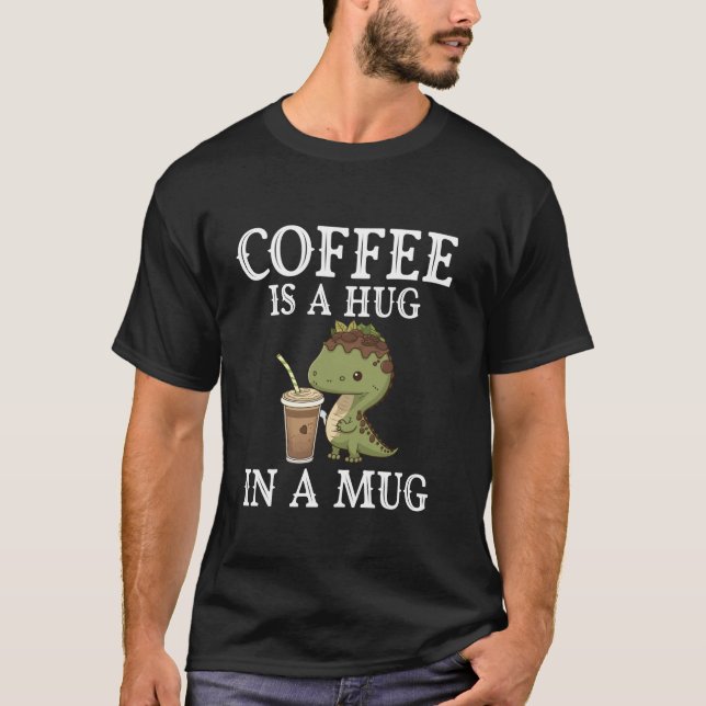 Camiseta Café É Um Abraço Em Um Café Dinossauro Engraçado D (Frente)