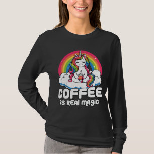 Camiseta Café É Um Design De Arco-Íris De Unicórnio Mágico
