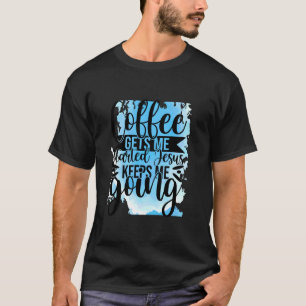 Camiseta Café Me Inicia Jesus Me Mantém Indo