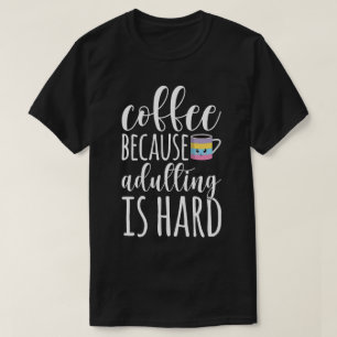 Camiseta Café Porque Ser Adulto é Difícil
