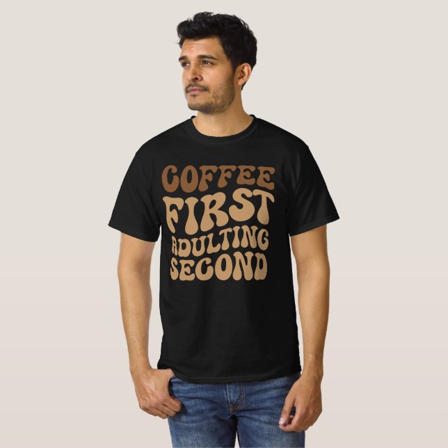Camiseta Café Primeiro, Adultando Depois O Sobrinho Engraça (Frente Completa)