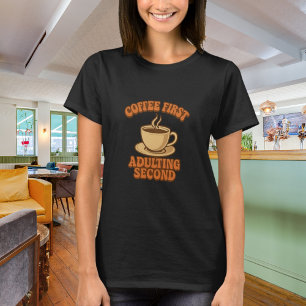 Camiseta Café primeiro adultizando segundo citação humor pr