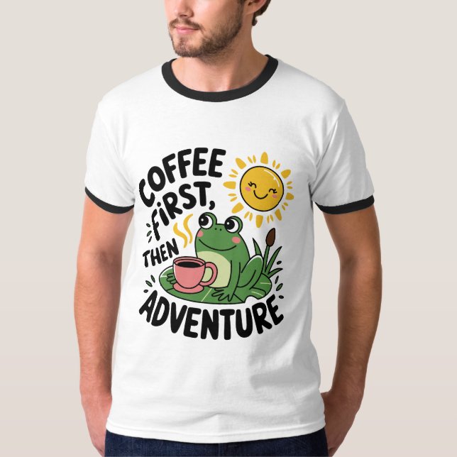 Camiseta Café Primeiro, Depois Aventura - Sapo De Divertime (Frente)