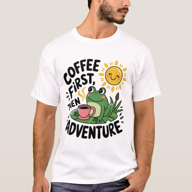 Camiseta Café Primeiro, Depois Aventura - Sapo De Divertime (Frente)