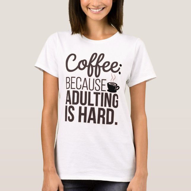 Camiseta Café Primeiro: Porque Adultar É Duro (Frente)
