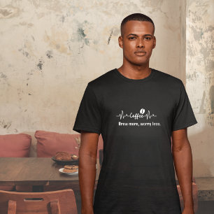 Camiseta Café Sarcasmo Cota Mais, menos preocupação