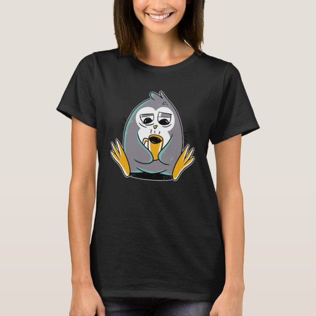 Camiseta Café Sleepy Coffee Adorando Pinguim (Frente)