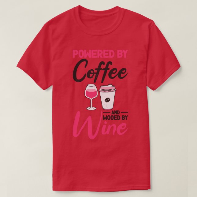 Camiseta Café Vinho Bebendo Cafeado Bebê de Vinho (Frente do Design)