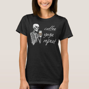 Camiseta Café Yoga Repetir Esqueleto Alongamento Assustador