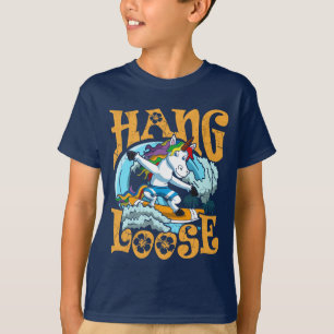 Camiseta Cair surfando do unicórnio frouxamente bonito