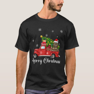 Camiseta Cairn Terrier Dog Andando no Red Truck Natal