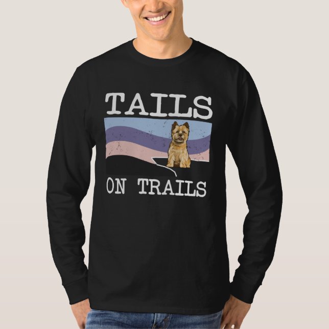 Camiseta Cairn Terrier Tails On Trails  Dog Hiking (Frente)